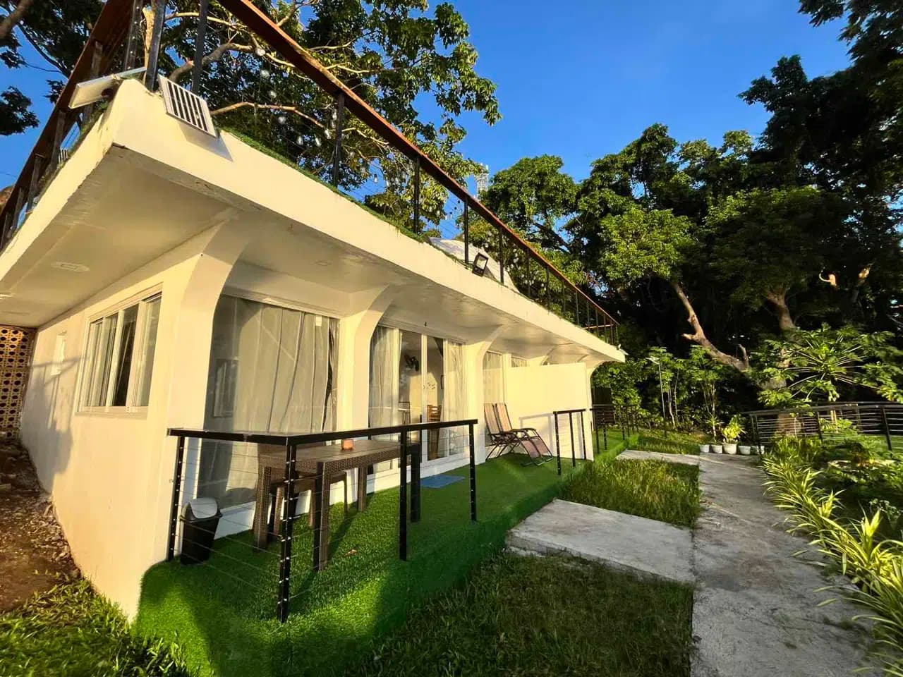 Premier Seaview Suite - Image 3