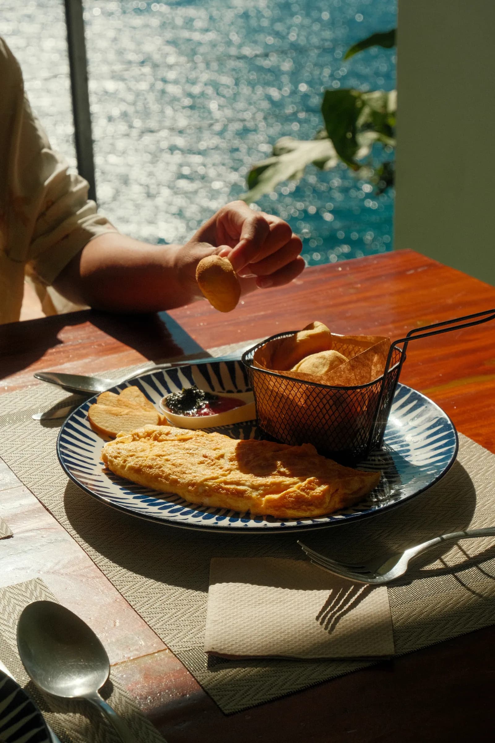 A fresh omelette breakfast served over the sea at Txaleta de Camiguin