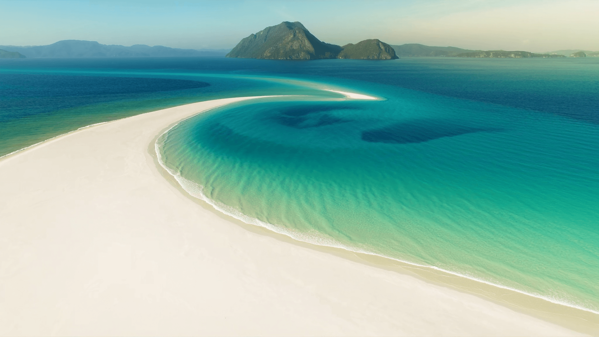 Aerial view of a white-sand sandbar off Camiguin — Txaleta de Camiguin travel guides